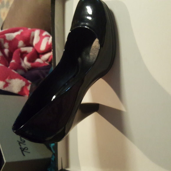 Delman shoes - Picture 4 of 5